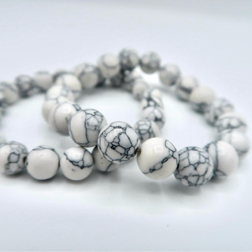 Natural Howlite Bracelet - Picture 7 of 10
